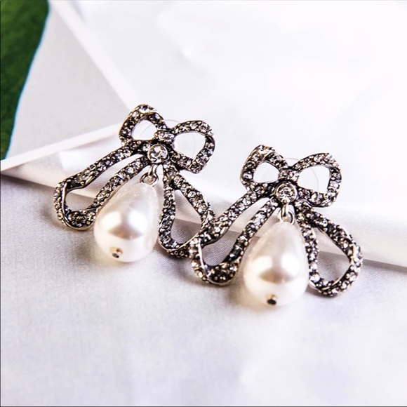 Jewelry - Vintage Pearl Drop Earrings